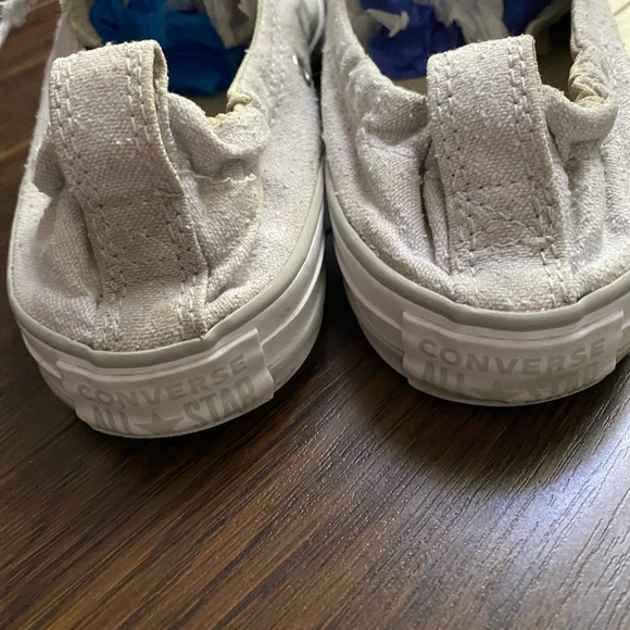 CONVERSE low cut with elastic, light gray. Women’s size 7. - Picture 3 of 5